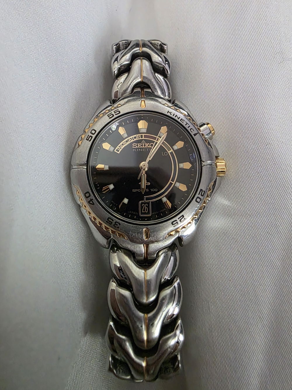 Vintage Seiko Two-Tone Kinetic Watch - Black & Gold Accents Stainless Steel